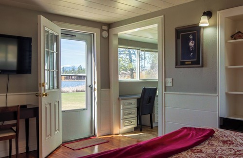 Crescent Resort | Historic Gilchrist Waterfront Resort