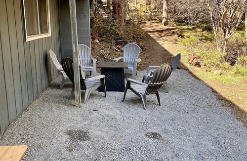 Orchard District House | Hollinshead - Orchard District, Amazing Yard Next To Park w/Daylight Basement w/Billiards