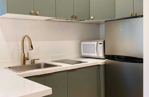 Hollywood Heights Apartment | Hollywood Hills garden apartment w/private patio