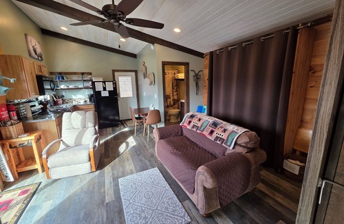 Whittier Cabin | Hot Tub Cabin King Bed Mtn Views Romantic Getaway