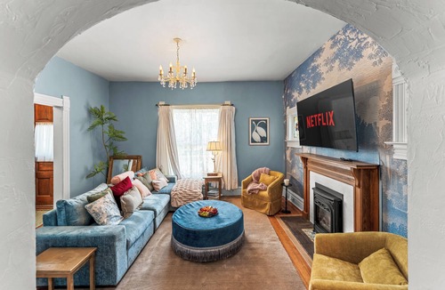 West Highland House | Hot tub, Fire Pit - Serene Victorian Home Steps From Restaurants and Shops