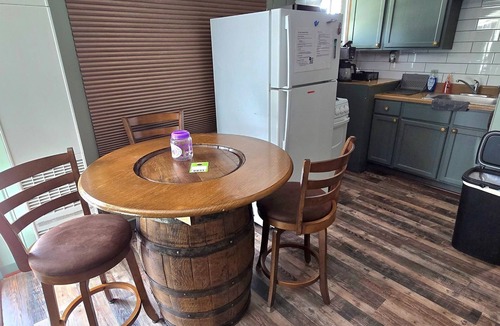 Geneva-on-the-Lake Cottage | "Hunter’s Hideout – A Rustic Cottage for Adventure & Relaxation"