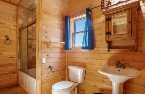 Victor House | Incredible Spacious Barn for a Unique Escape in Nature in Cripple Creek, Colorado