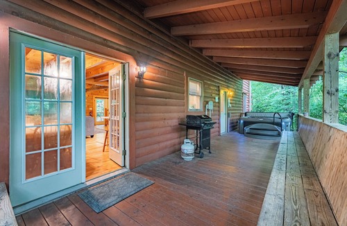 Hico Cabin | Insignificant Cabin: Spacious 5BR, 3.5BA Retreat with Hot Tub