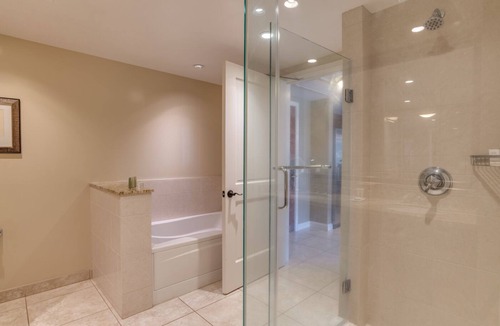 Honokowai Hotel | Island Elegance: Beach Retreat Near Kapalua Airport! Onsite Pool, FREE Parking