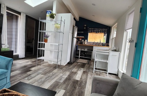 Hillsboro House | It's Springtime in the PNW, come on out and enjoy!