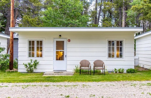 East Glacier Park Village House | Jacobson's Cottages Cabin #10