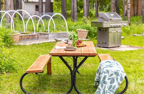 East Glacier Park Village House | Jacobson's Cottages Cabin #4