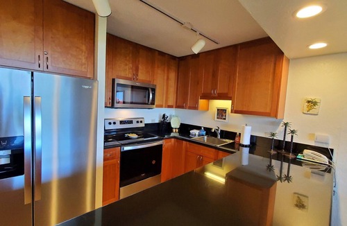 Honokowai Resort | Ka'anapali Shores, Ocean views, great location. Inquire for discounted rates!