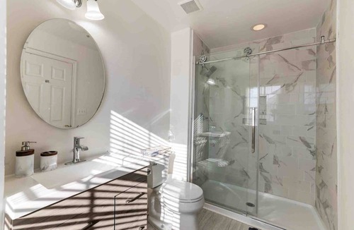 Capitol View House | King Bed/Free Garaged&Street Parking/Walk To Metro