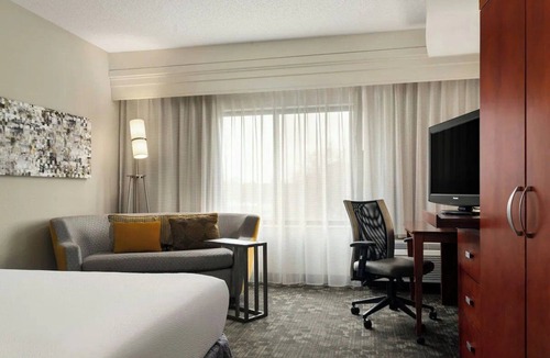 Salisbury Hotel | King Sofa | Courtyard Salisbury | Near Ocean City, Indoor Pool, Hearty Breakfast