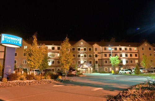East Stroudsburg Apartment | King Studio Suite w/Kitchenette in Poconos