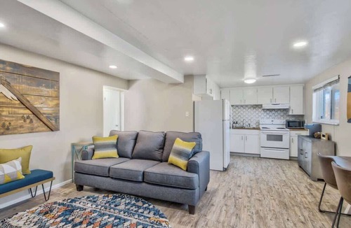 Colorado Springs Apartment | Kings Hideaway! Apartment w/Hot Tub & Scenic View