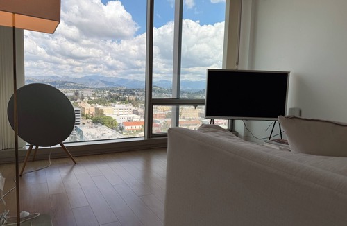 Vernon Apartment | Koreatown Skyline Suites - Modern 1bd1bth City Sky Views