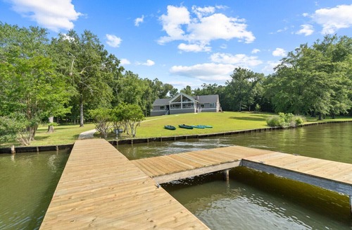 Buckhead House | Lake Oconee Pool Table 7 King Suites Kayaks SUPs