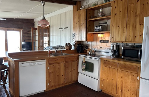 Town of Somerset Cabin | Lake Ontario Waterfront - Niagara Falls Area