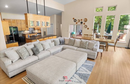 Springdale House | Lake View/Massage Chair/Skiball/Darts/shuffelboard/foosball