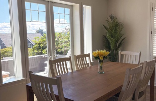 Laurelhurst House | Lake Views Galore! - 5 minutes to University Light Rail - Premium Neighborhood