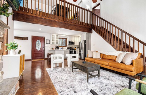 East Stroudsburg House | Lakefront Hot Tub I Game Room I Fire Pit I Kayaks