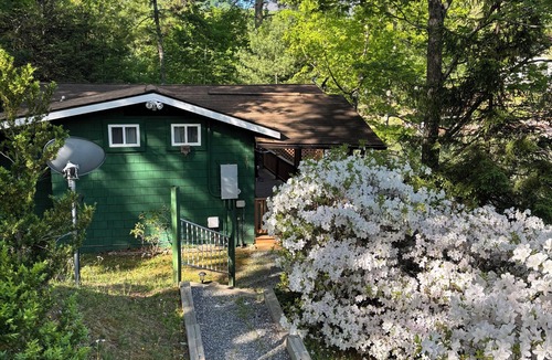 Lake Lure Cabin | Lakefront-Private Cozy Cottage with Beautiful Views Directly on Lake Lure!