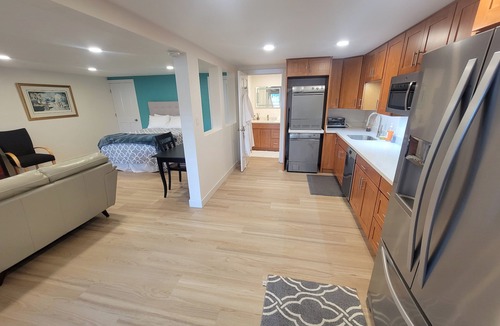 Viewpoint Apartment | Lakefront Private Studio on Lake Sammamish, Redmond near Microsoft and Nintendo