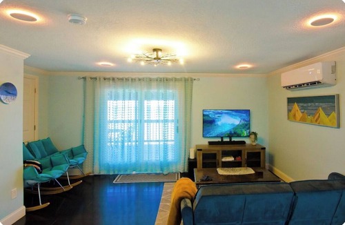 Town of Somerset Cottage | Lakehouse Loft · Private cottage near Niagara Falls with lake view