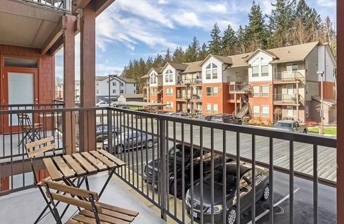 Smokey Point Apartment | Landing | Beautiful 1BD, Gym, Pool