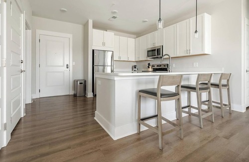 Hickory Apartment | Landing | Spectacular 2BD, Clubhouse, Gym