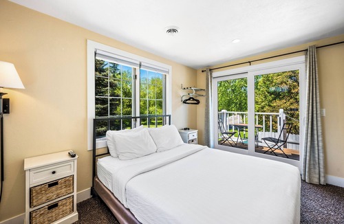 Fish Creek Apartment | Large 2-bedroom/2-bathroom apartment in the heart of Fish Creek