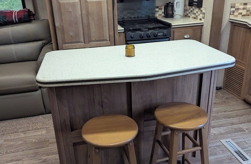 Meadow Creek House | Large + comfortable 2018 Trailer near Kootenay Lake