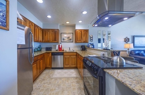 Newport Condo | Large Oceanfront Views 2 Kings Bed 2 Bath Lg Spa Tub Romantic Nye Beach Getaway