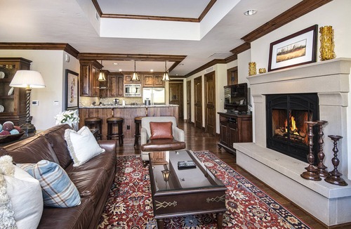 Vail Condo | Lavish Ritz Carlton Residence in Vail! AC, Short Walk to Slopes, Dining
