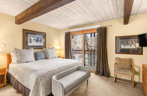 Aspen Condo | Lift One - Cozy second floor two bedroom with balcony