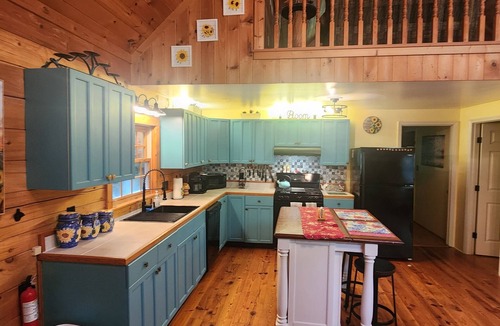Murphy Cabin | Log Cabin - Secluded 5 Acres - 5 min to Historic Downtown Murphy