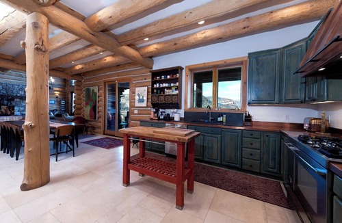 Durango House | Log Cabin with Amazing deck & views - 3 miles to downtown DGO - Hot Tub/AC