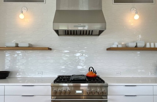 South Fork House | Lost River Solar - Modern 4BR+lofts. Hot Tub w/Epic Views! Swim + Fish Pond!