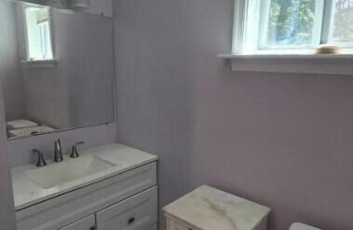 Oxon Hill House | Lovely 2-bedroom Woodland Oasis 1 mile to Interstate. Easy DC, VA, MD access.