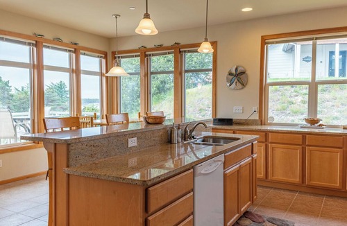 Winchester Bay Condo | Lovely 3-bedroom condo in Winchester Bay #1600 Pointe Condominiums