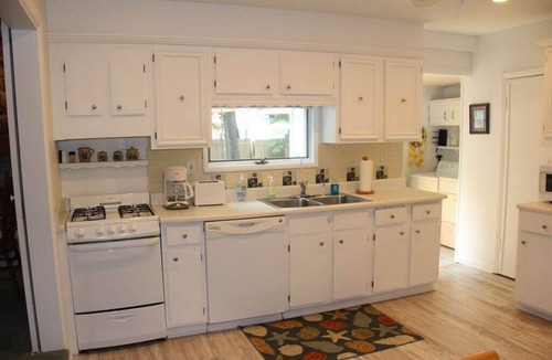 Lakeside Cottage | Lovely Lakeside Chautauqua Cottage Rental