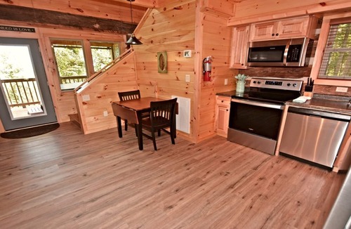 Gatlinburg Cabin | LOVER'S LOFT - PRIVATE ANTIQUE LOG CABIN BETWEEN GBURG & PF WITH GREAT VIEWS!