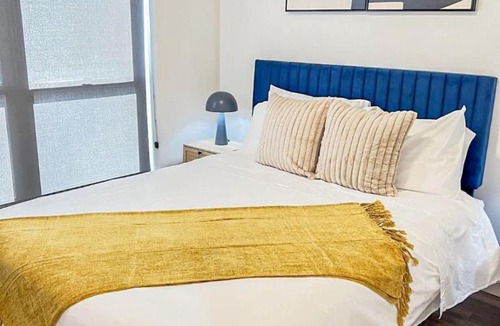 St. Anthony West Apartment | Lux 2BD Sofa Bed DT &UMN GYM Free Street parking