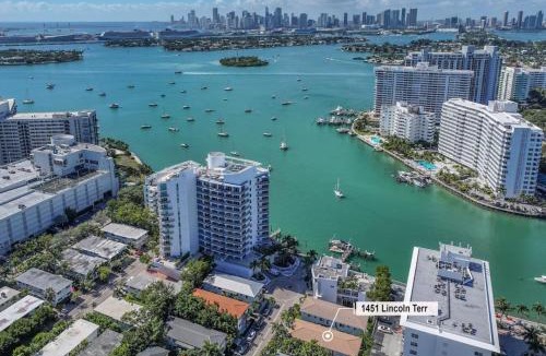 West Avenue House | Lux Designer Apt 2BR and 2BA in Heart of Miami Beach