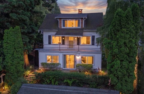 Highline House | Luxe Hidden Gem Pool, Jacuzzi, BBQ Near Airport