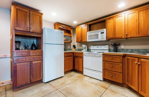 North Snyderville Basin House | Luxe Mountain Estate | Stunning Views + Hot Tub