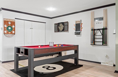 Detroit - Shoreway Apartment | Luxe Suite with Pool Table, King Bed, 3 TVs, & Free Parking