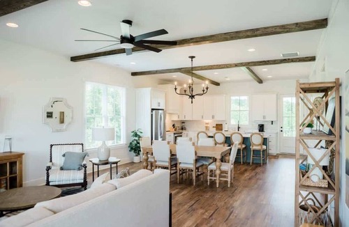 Cleveland House | Luxurious 2 level Cottage on Winery Property
