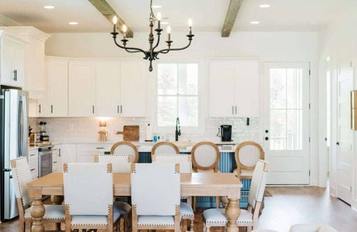 Cleveland House | Luxurious 2 level Cottage on Winery Property