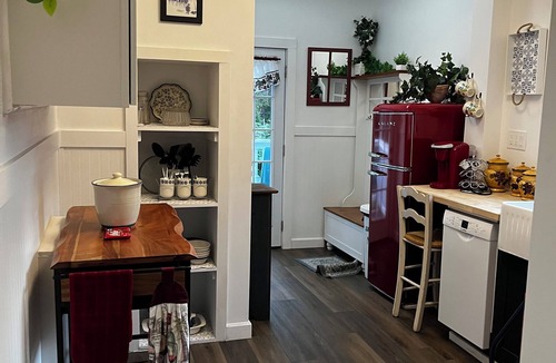 Glens Falls Apartment | Luxury 1-bd First Floor apt near Crandall Park in Glens Falls
