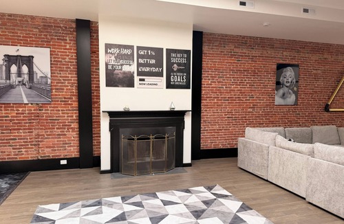 Downtown Baltimore Apartment | Luxury 2 bedroom penthouse in Mount Vernon, Baltimore MD