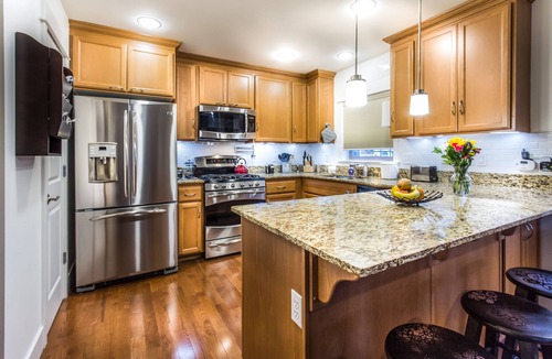 Phinney Ridge House | LUXURY 2-Bedroom Smart Townhome Quiet Ballard Area